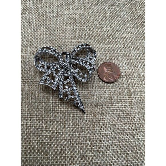 Vintage Joan Rivers Bow Clear Rhinestone Broach Mint Condition - Picture 4 of 8